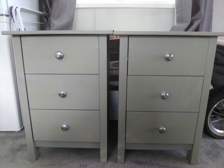 PAIR OF WOODEN BEDSIDE DRAWERS ONLY £10