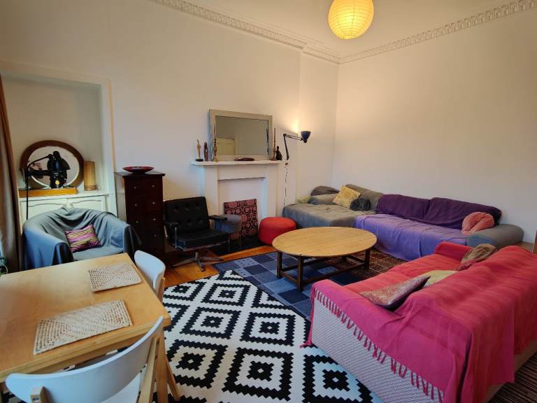 2 bed flat in Leith