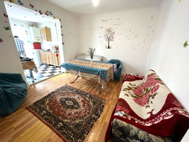 *HMO* and C3B Licence 4+1 Bedrooms Semi-Detached house in Ilford --Company let allowed