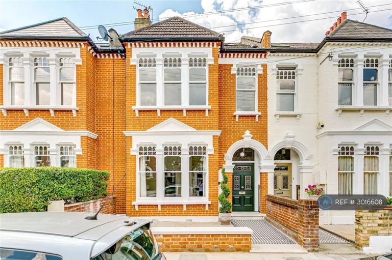 2 bedroom flat in Louisville Road, London, SW17 (2 bed) (#3016608)