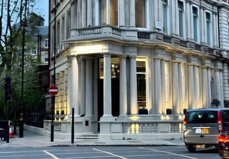 Furnished offices to rent in *Belgravia*. Office Spaces for 12 to 15 desks SW1W