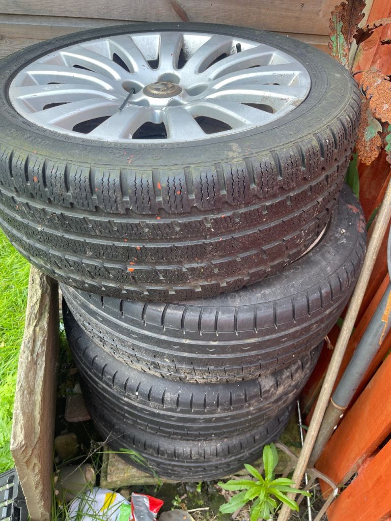 Set Vauxhall alloys 18” with 4 Great tyres 