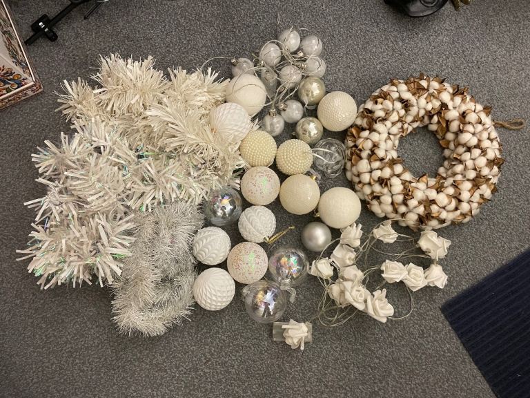 Set of Christmas decorations in white 