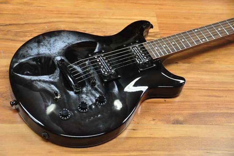 HAMER XT SERIES (Skull Design) GUITAR ELECTRIC: 6 String