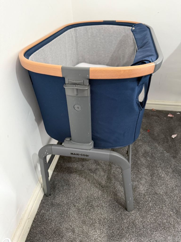 Maxi-cosi Iora co-sleeper baby cot