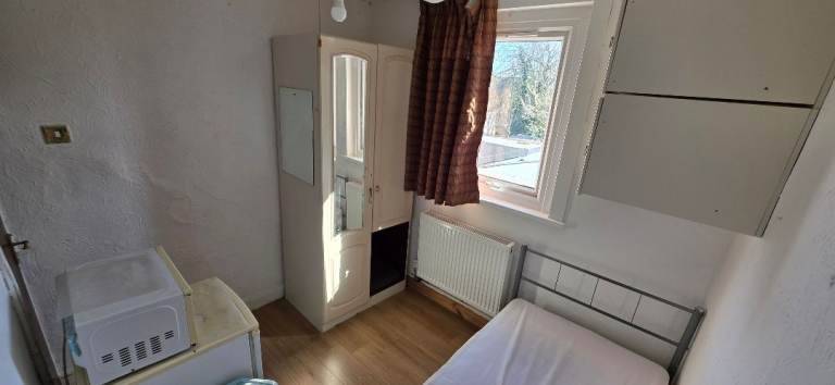 Small room to rent 