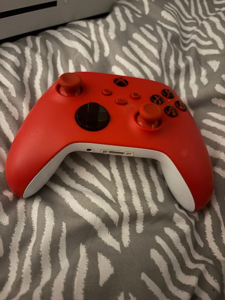 Xbox one s with new gen controller 