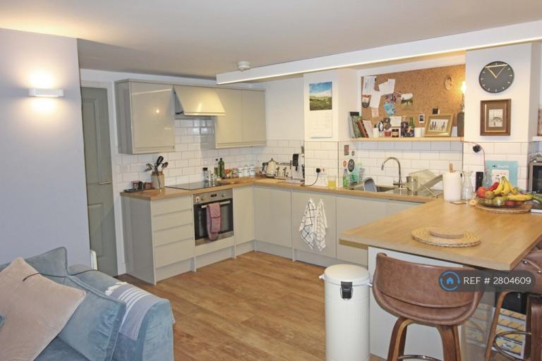 2 bedroom flat in Figtree House, Sheffield, S1 (2 bed) (#2804609)