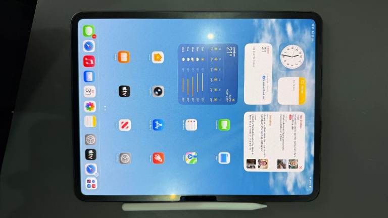 13" Apple iPad Pro M4 - 512 GB Cellular and Wifi / Apple Magic Keyboard / Apple Pro Pencil