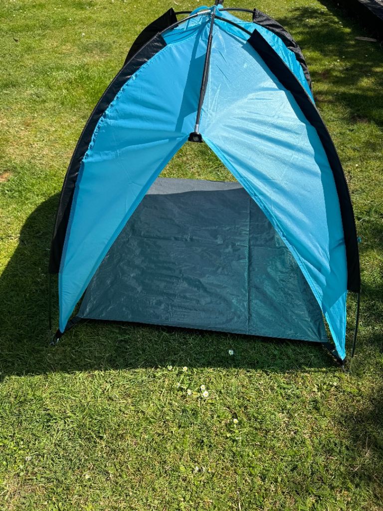 Alcott Dog Tent with lightweight poles, ground sheet, pegs and carry Bag