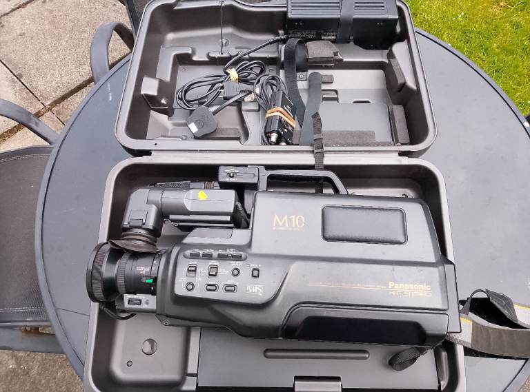 Panasonic full size vhs camcorder kit in hard case