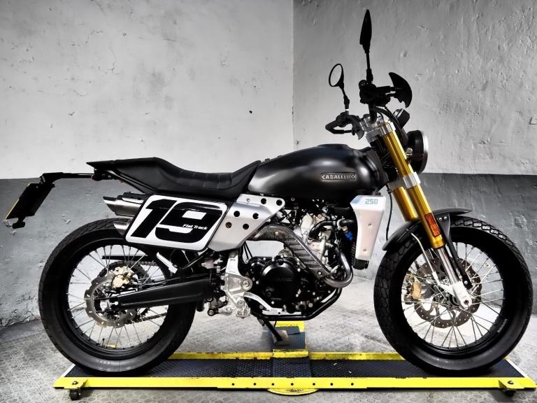 FANTIC Caballero 250 FLAT TRACK, 2k ,A2 compatible,Arrow exhaust ,handguards
