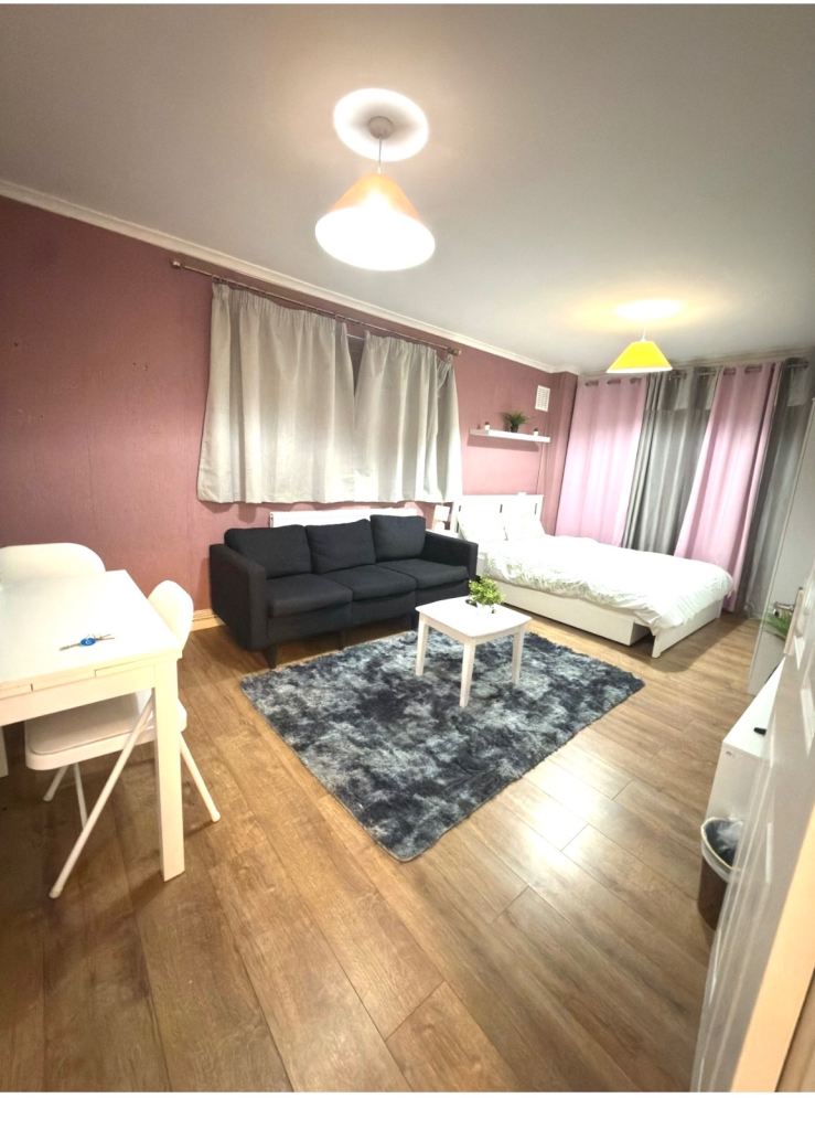 Huge double room in Battersea 