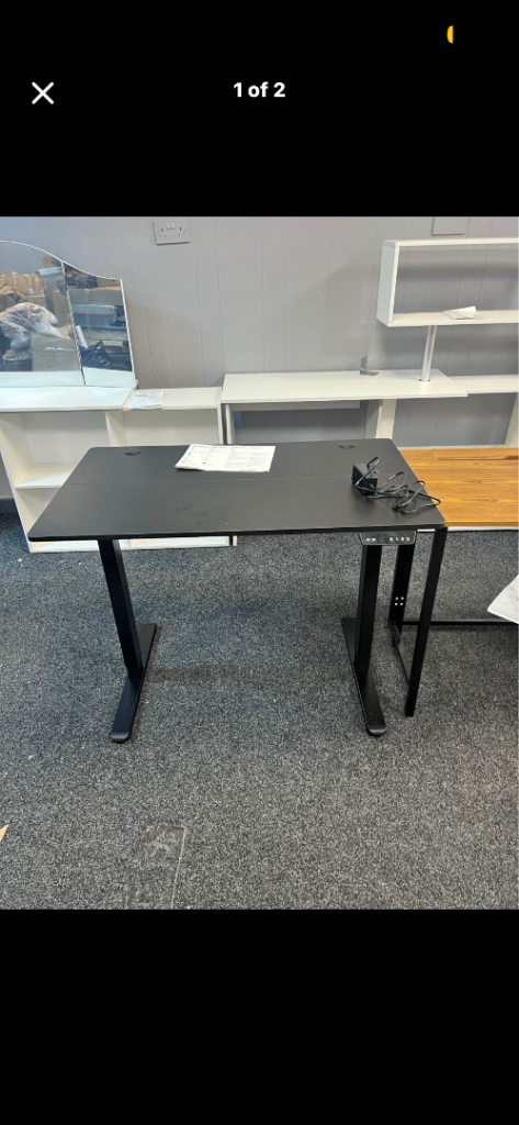 Height adjustable desk 