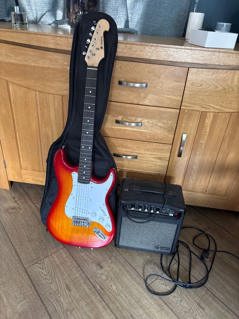 Chord Electric Guitar & Amp Set – Good Condition