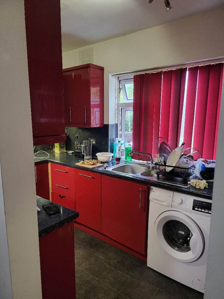 1 bedroom available 