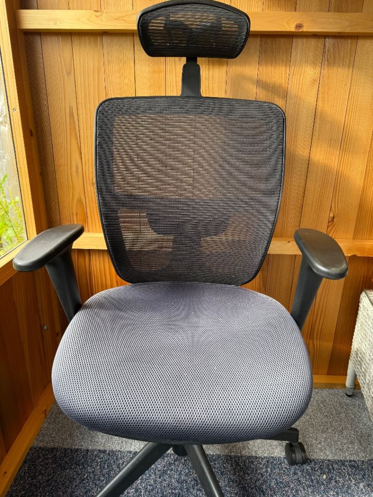 Ergonomic dark grey Mesh Office Chair with Headrest – Good Condition