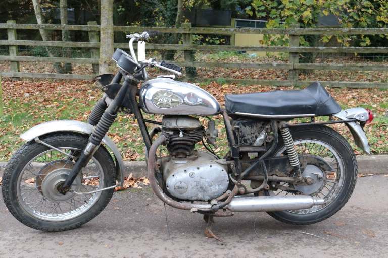 BSA A65 T A 65 Thunderbolt 1970 Winter Restoration Project