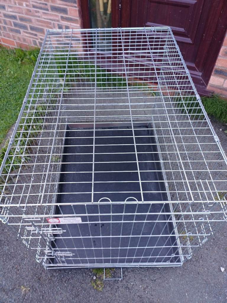 XL GALVANISED DOG CAGE 42 INCH £30 NO OFFERS DARWEN BB3 0DU 