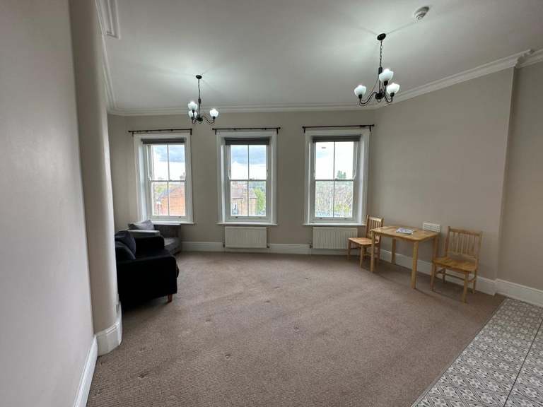 1 bedroom flat in 1 Bedroom Flat – The Salisbury Hotel, Grand Parade, London N4