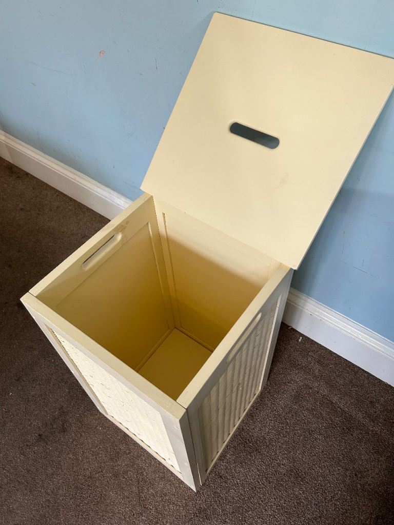 Cream Laundry Basket Wooden and Wicker  H23.5in/60cm W/D14in/36cm Good condition  D220