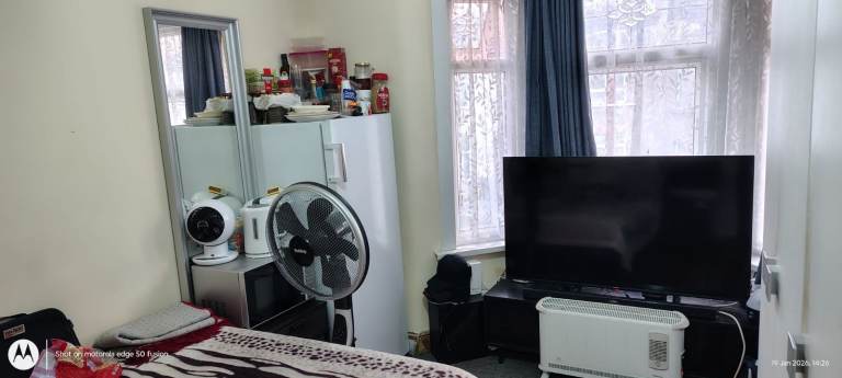 Spacious & Cosy Master Room for Rent in - IG1 2HR