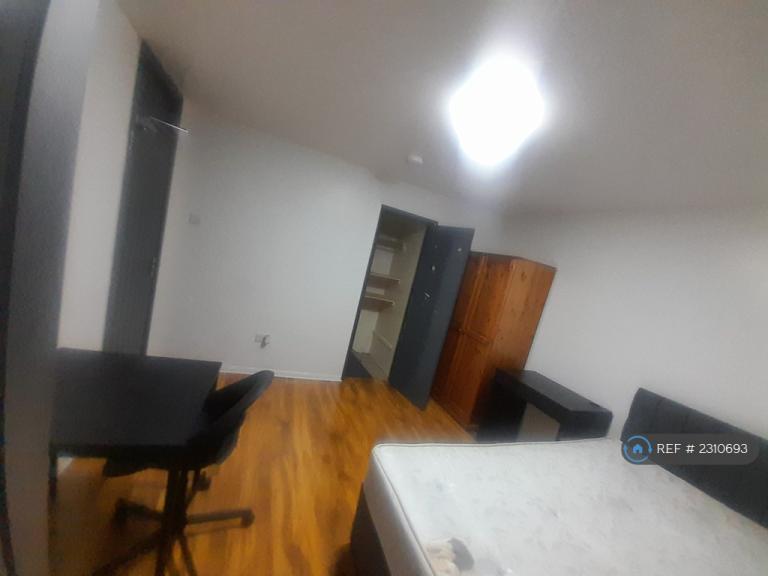 4 bedroom house in Rose Lane, Romford, RM6 (4 bed) (#2310693)