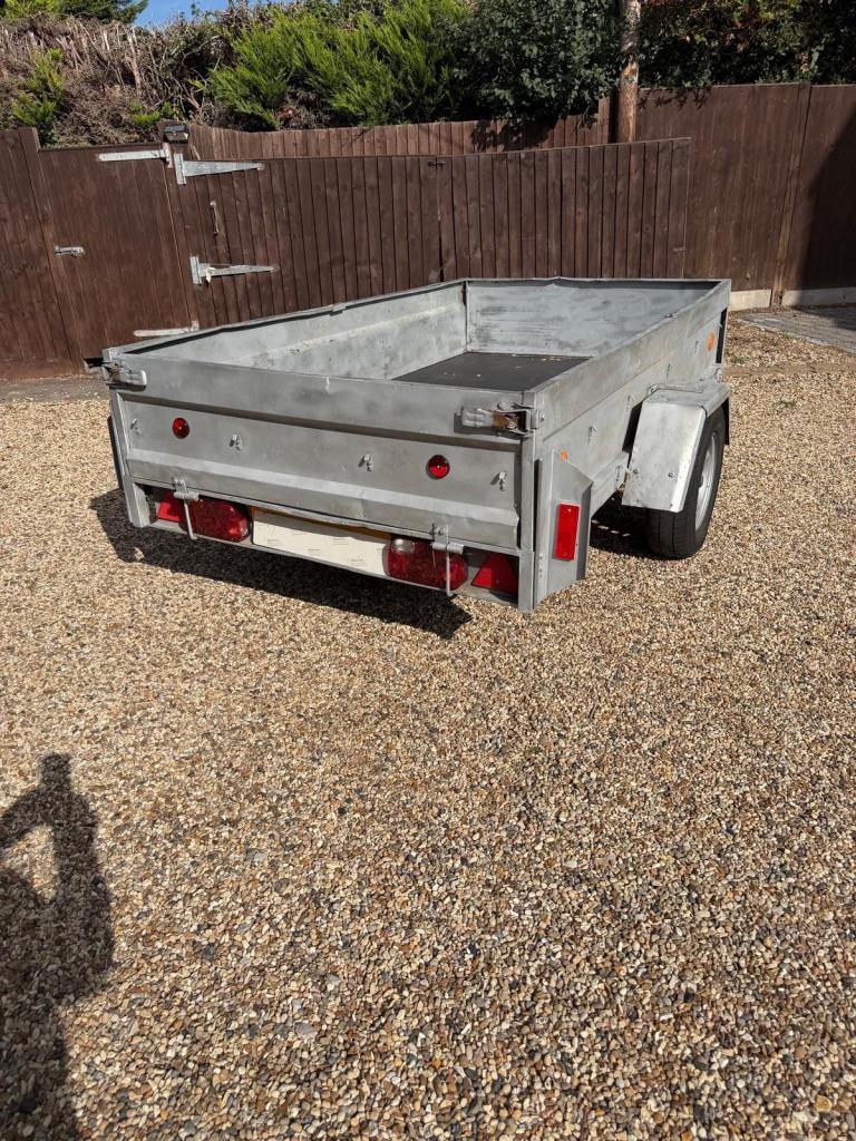 Vehicle trailer 
