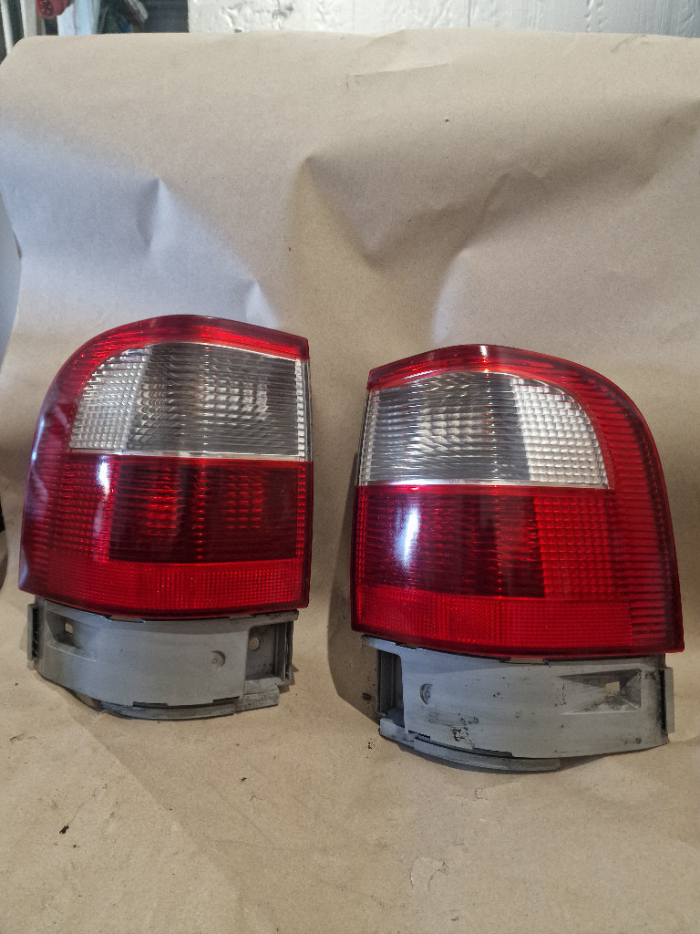 Ford Galaxy rear lights right left