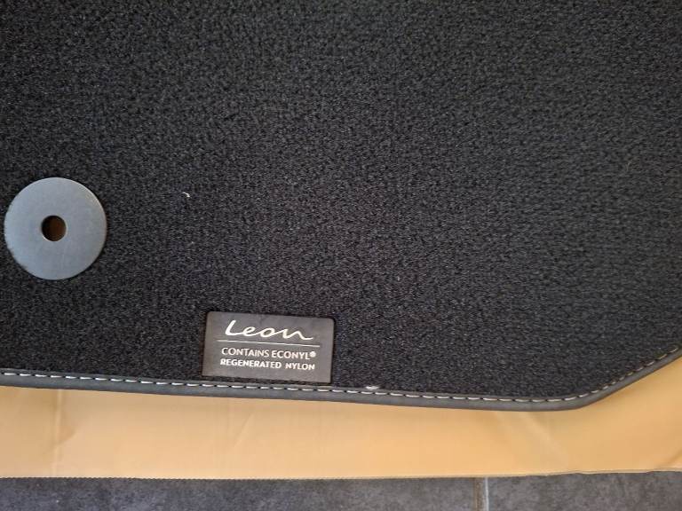 SEAT LEON geniune car mats