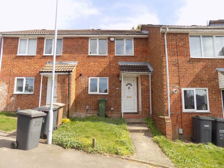 **NEW!**Fully-Fitted Kitchen**Family Home**Close To Schools**Marsh Farm** Rear Garden