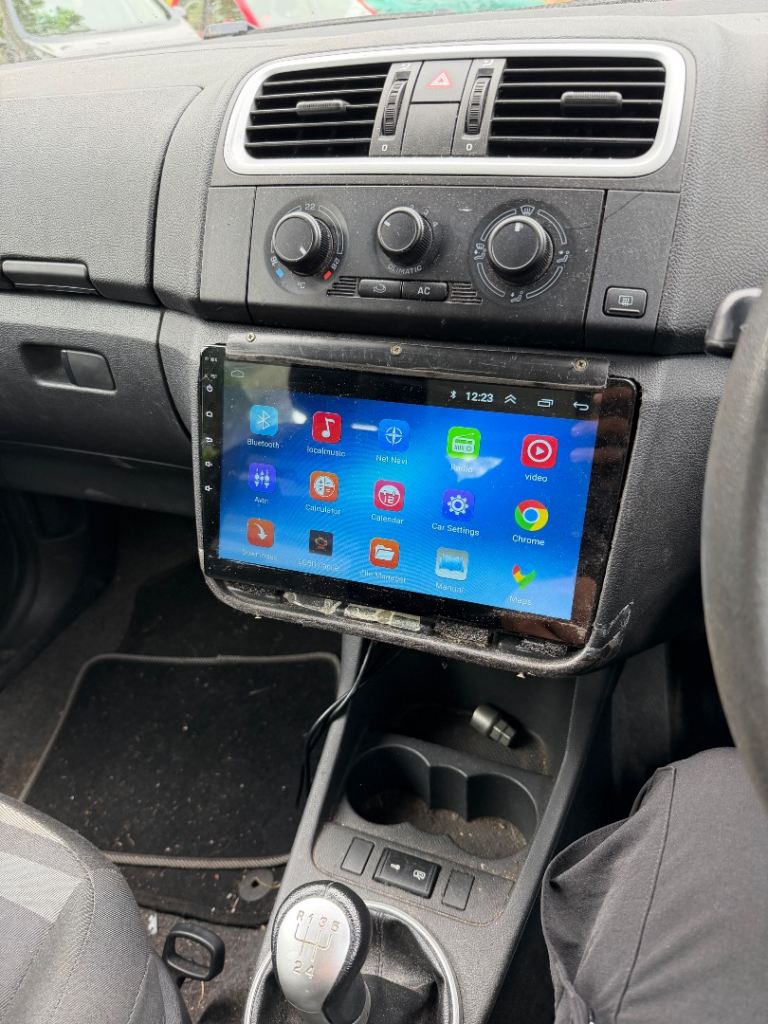 ANDROID TOUCH SCREEN STERIO  USED CONDITION COMES WITH ALL WIRING SLIGHT CRACK ON TOP LEFT 