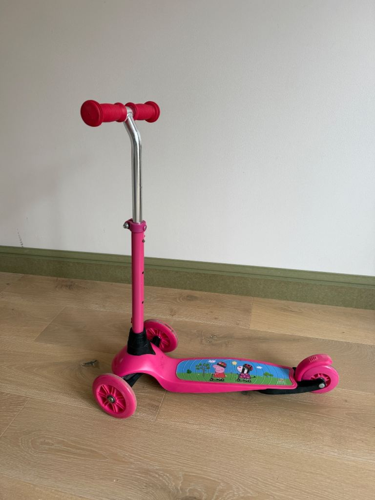 Peppa Pig 3-Wheel Tilt 'n' Turn Scooter