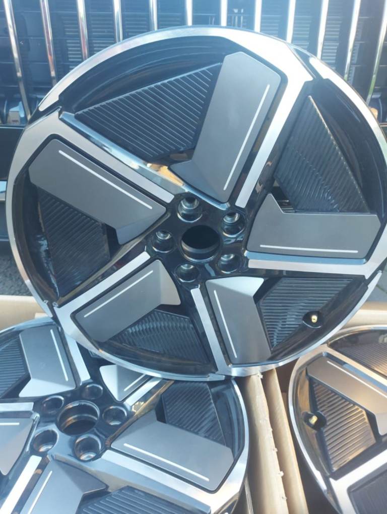 Jaecoo J7 Original 19" Alloy Wheels . It 