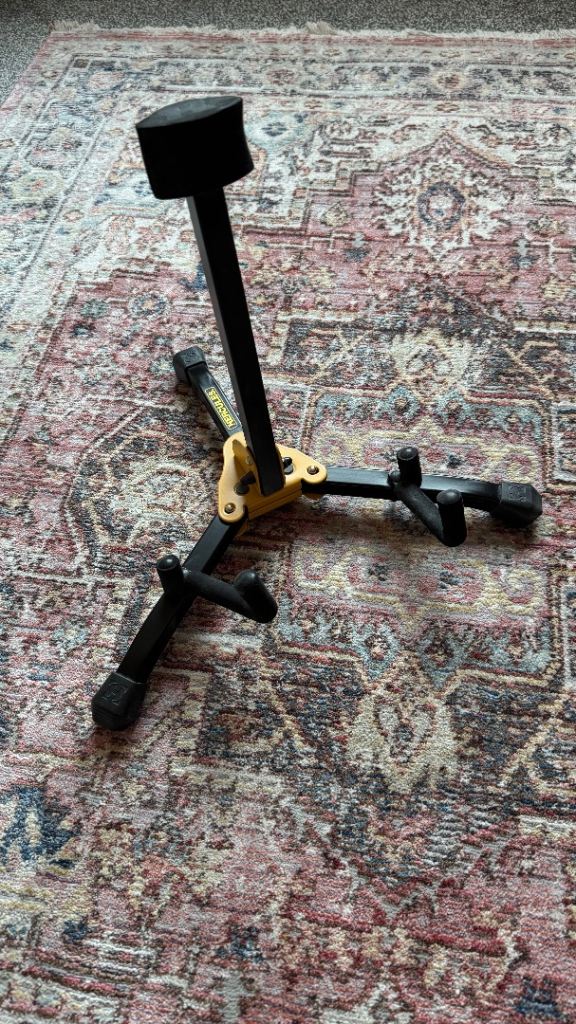 Hercules folding stand for electric guitar