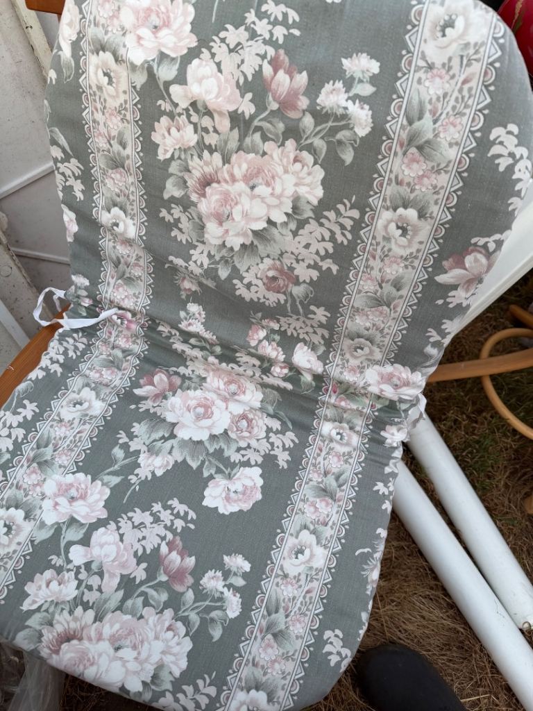 Set of 4 outdoor cushions - £10 (Wallisdown )