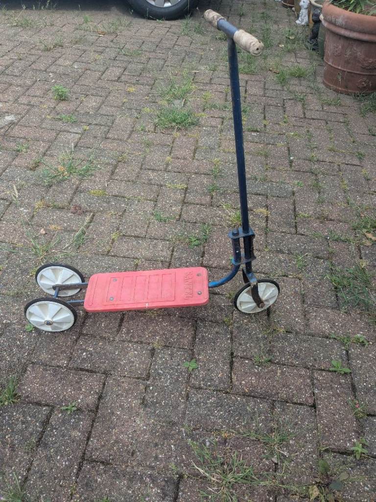 Vintage Bantel childs scooter, probably suitable for around age 4-8. 