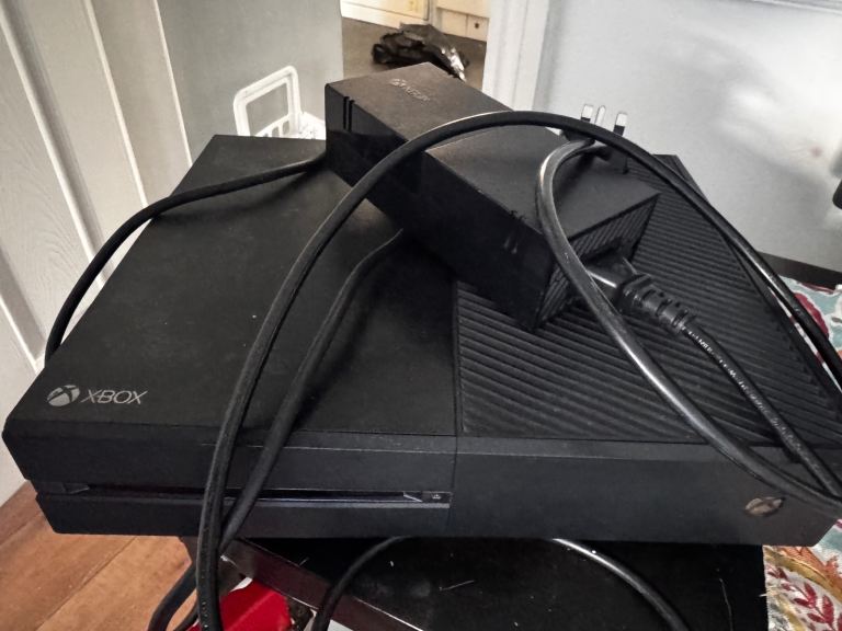 Xbox one with 2 controllers and 28" TV