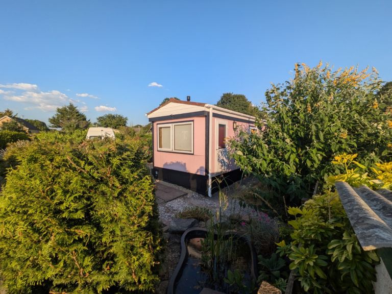 Residential Park home. Stunning cottage style mobile home located in historic Pickwick, Corsham.