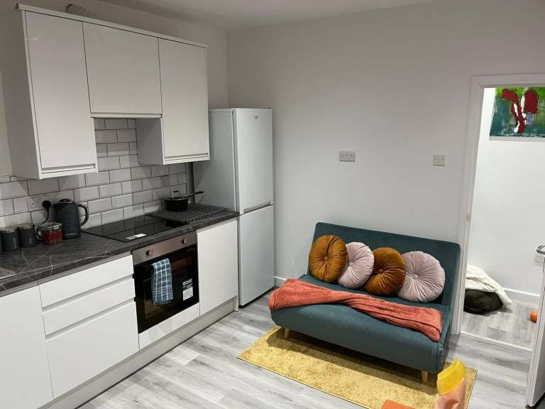 SHORT TERM LET IN WALWORTH