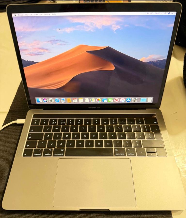 Macbook Pro 13.3” 256gb SSD (touch-bar)