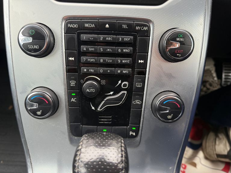 Volvo, V70, Estate, 2012, Semi-Auto, 1984 (cc), 5 doors