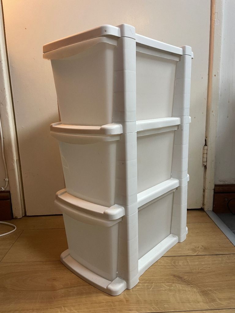Set of plastic drawers 