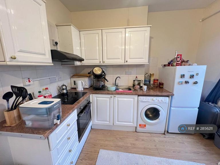 1 bedroom flat in West End Lane, London, NW6 (1 bed) (#2856211)