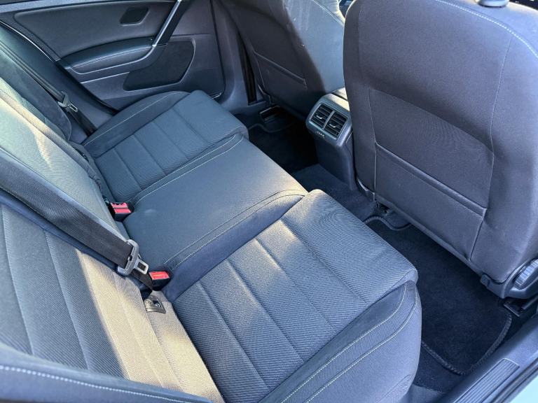 Volkswagen Golf " R " 310 BHP / D.S.G AUTO / 4 MOTION / NEW 19 INCH ALLOYS