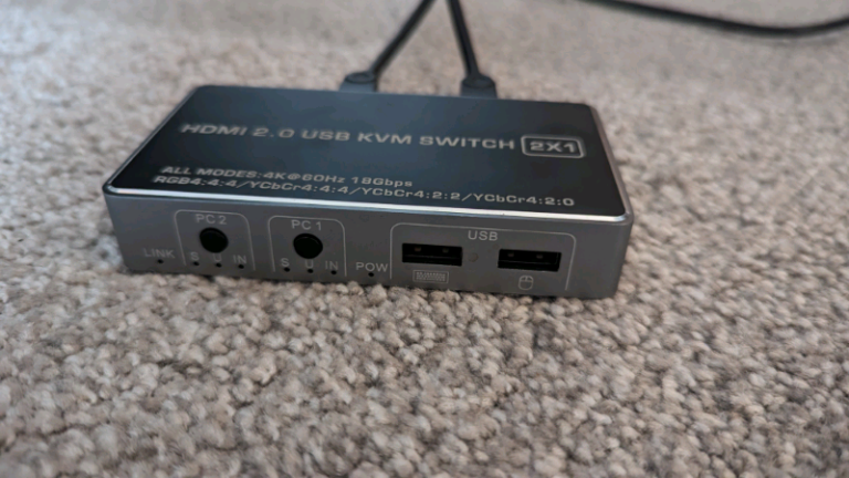 KVM Switch - HDMI 2.0 (4K at 60Hz)/USB