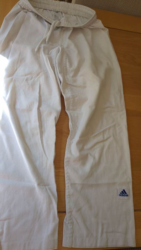 Karate, Takewondo outfit - Adidas used in good condition size Junior 150/160 cm