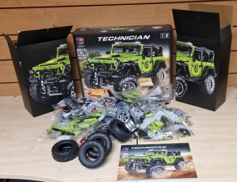 image for 2343pcs Off-Road car Building Blocks set, 4X4 Truck SUV Brick  Model Kids Toy