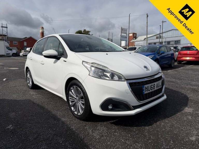 2018 Peugeot 208 1.2 PureTech Signature Hatchback 5dr Petrol Manual Euro 6 (s/s) (82 ps) Hatchbac...