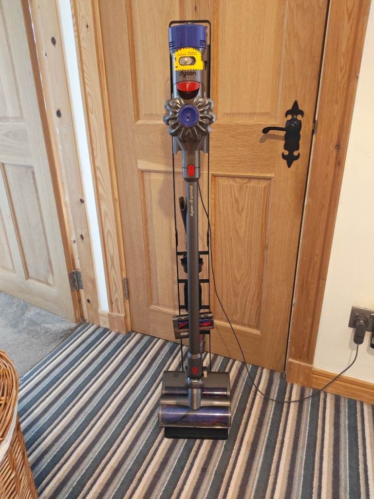 Dyson V8 Vaccum with Charging and storage rack 